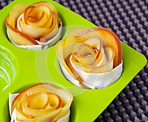 Home cooking Ã¢â¬â rose-shaped apple tarts